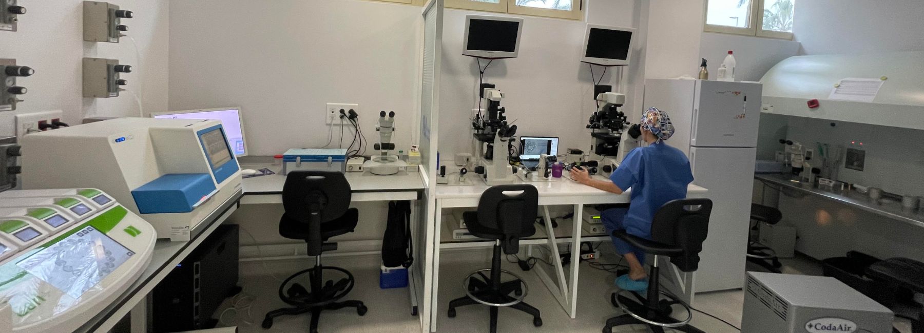 UR vistahermosa Kinderwunschklinik in Spanien alicante Mitarbeiter im Labor